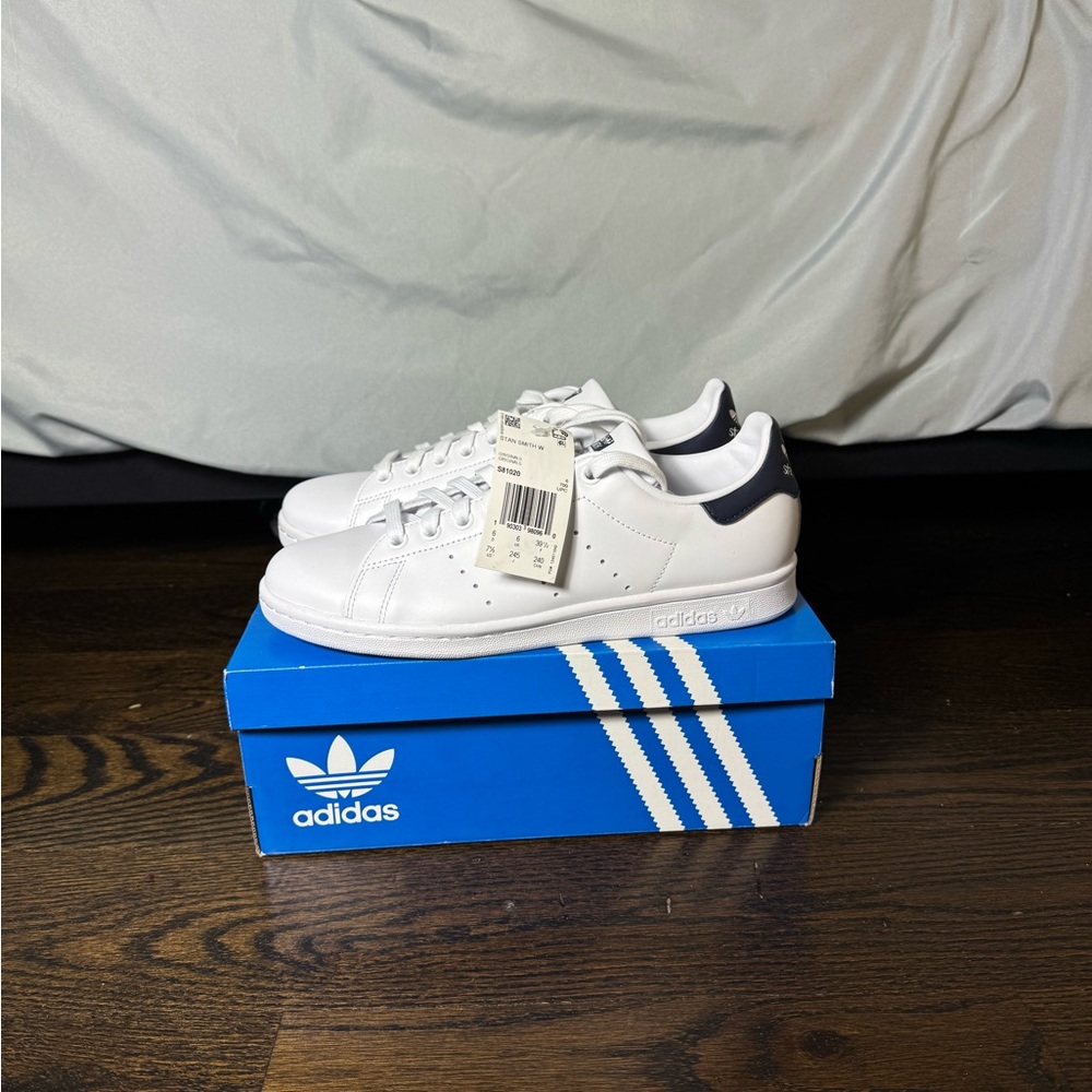 Adidas Stan Smiths blue/Navy Accents Size 7.5 men’s Brand New with tags